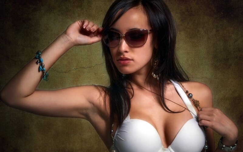 woman in white top and sunglasses
