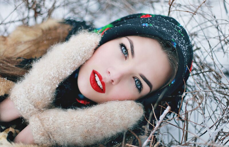 Woman in Winter — Black