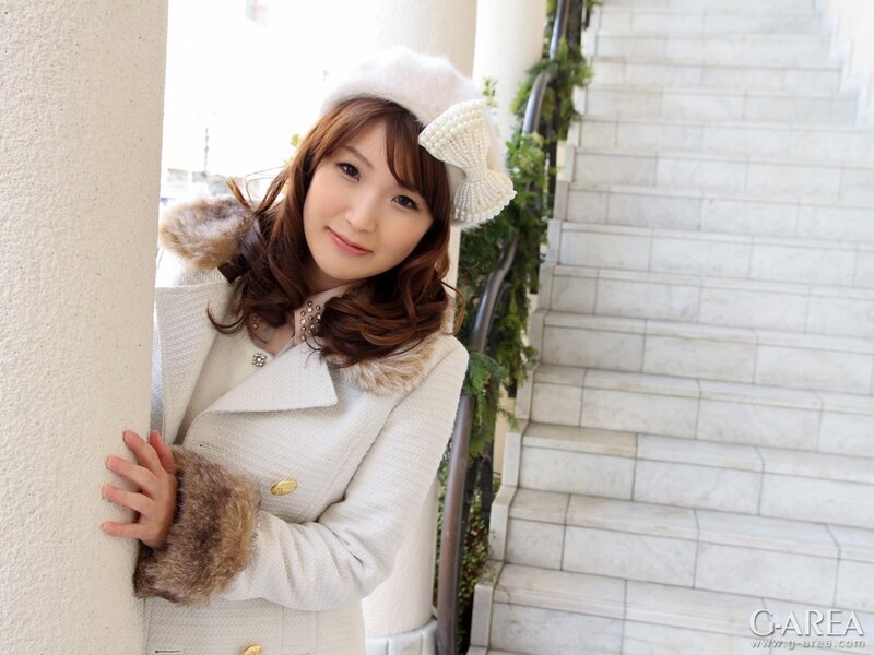 woman in winter coat and hat