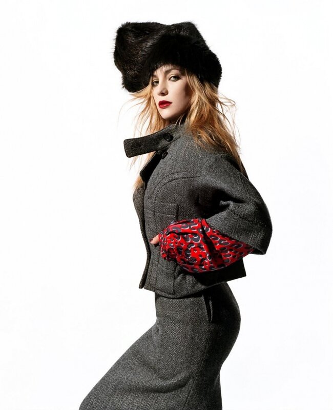 woman in winter coat and hat