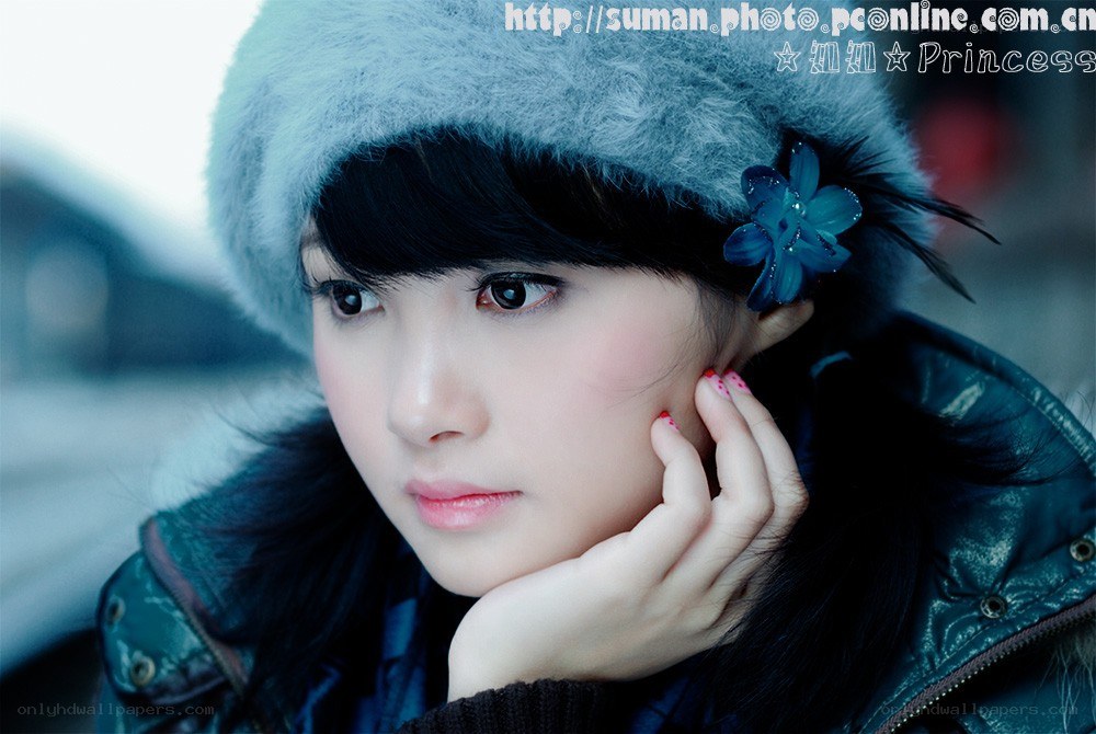woman in winter hat