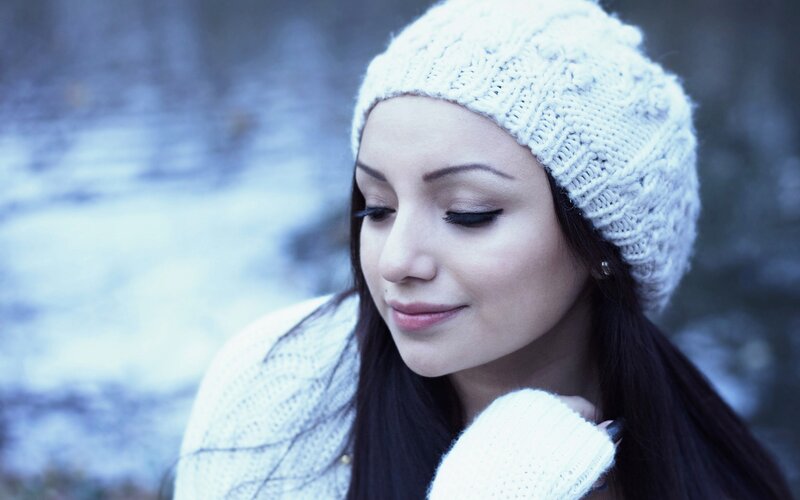 woman in winter hat