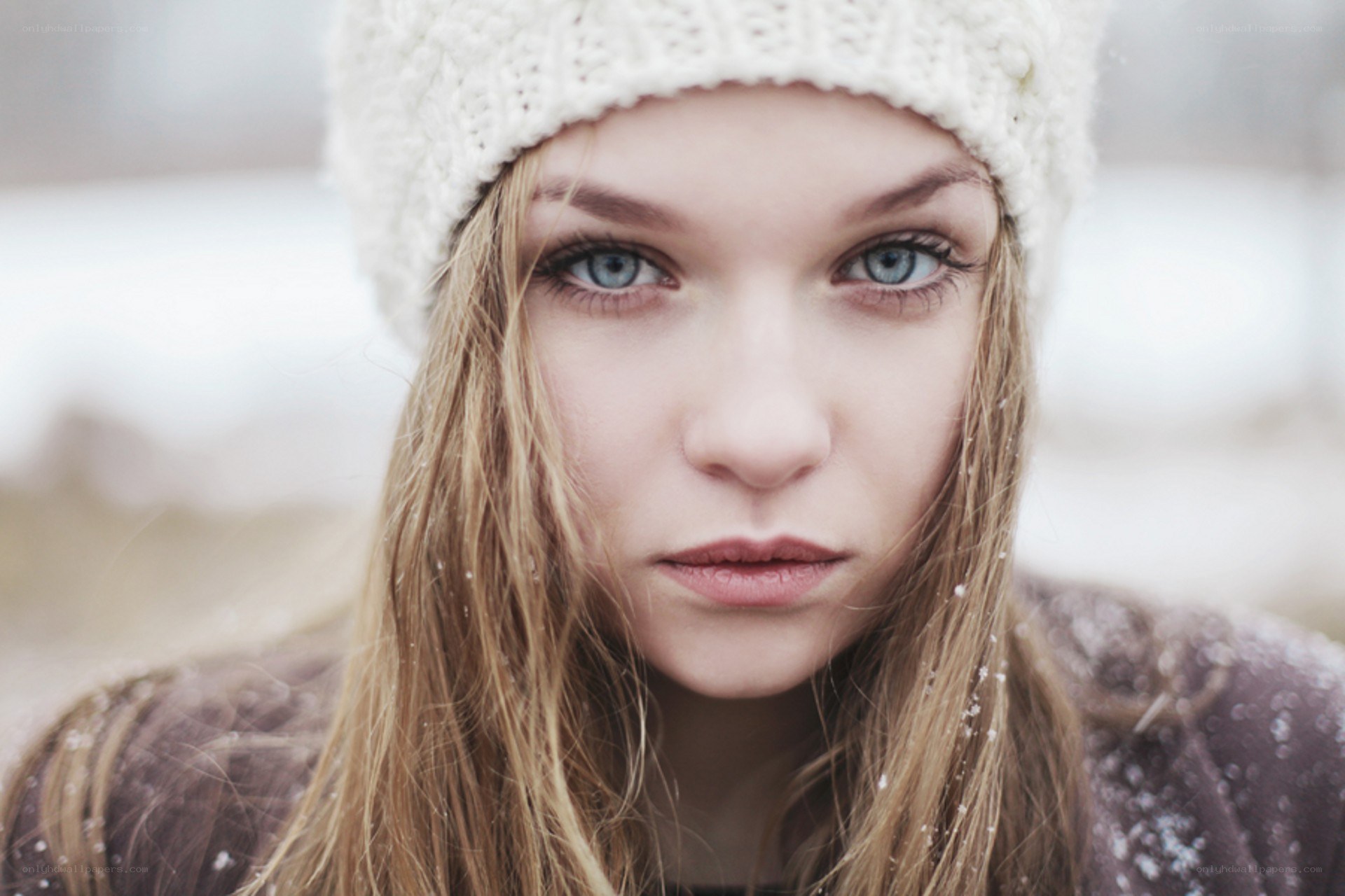 woman in winter hat