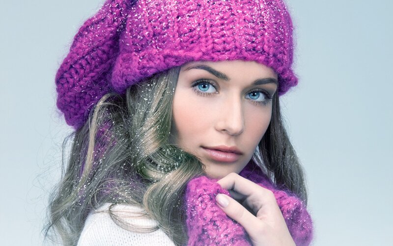 woman in winter hat and scarf