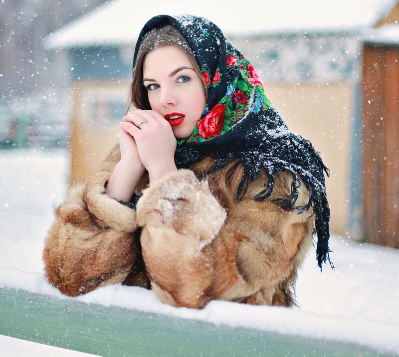 Woman in Winter Scarf — Black