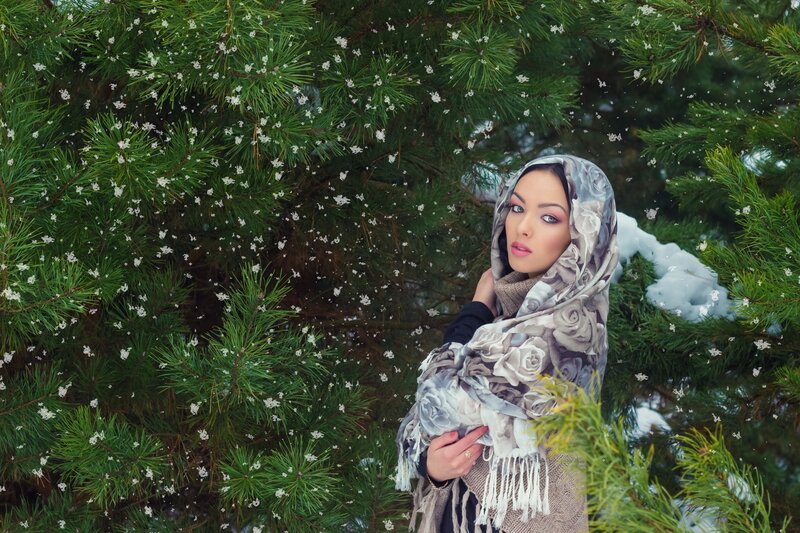 Woman in Winter Scarf — Green
