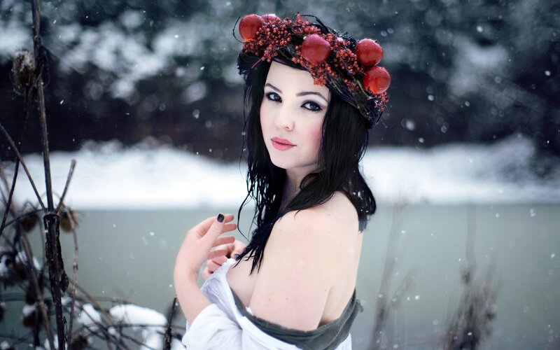 Woman in winter with berry crown