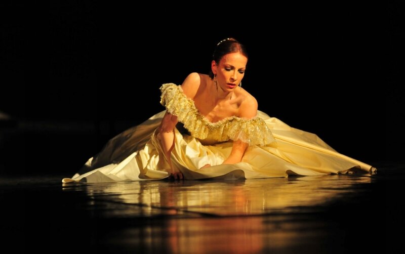 Woman in Yellow Dress — Dramatic, Night, Photograph, Stage