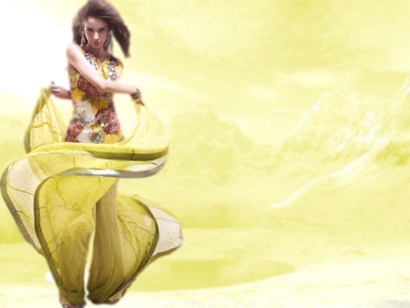 Woman in Yellow Dress — Dynamic