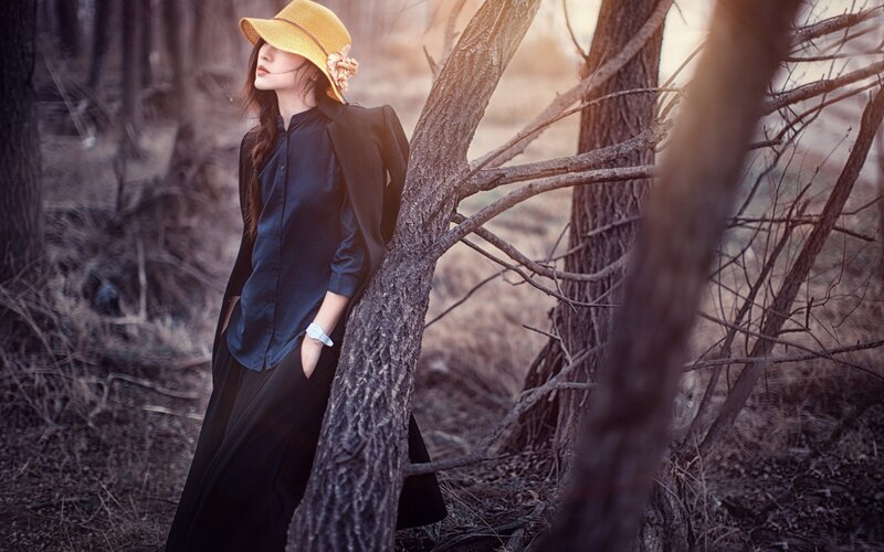 Woman in Yellow Hat — Black