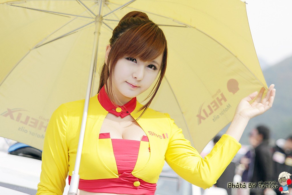 Woman in yellow Shell uniform