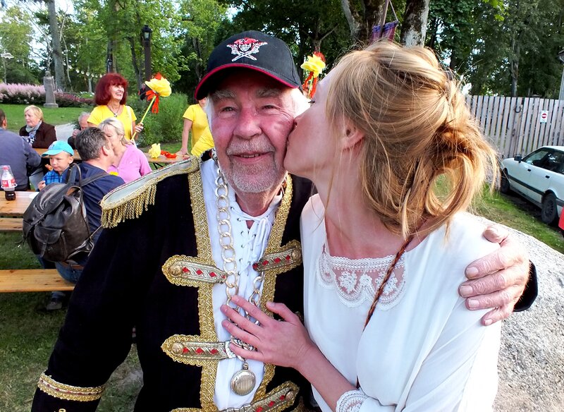 Woman Kissing Man — White