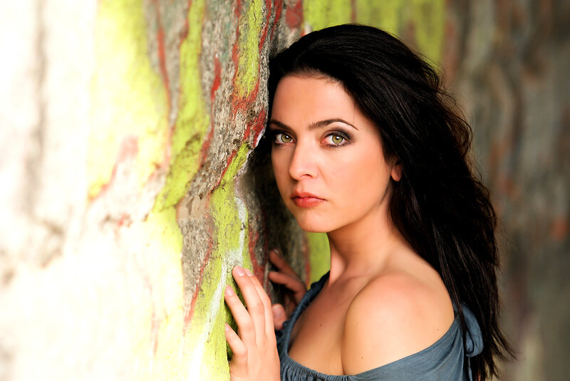 Woman Leaning Against Wall — Green