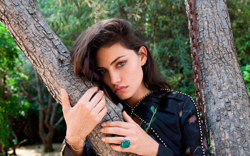 Woman Leaning on Tree — Black, Natural