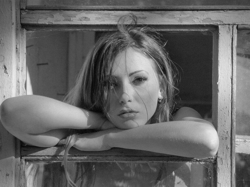 Woman Leaning on Window — Black