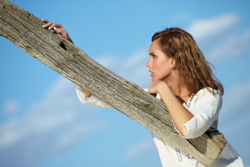 Woman Leaning on Wood — Blue