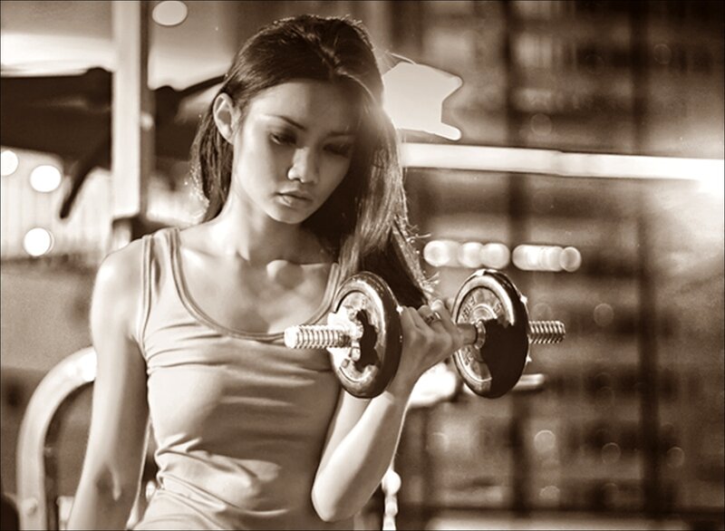 Woman Lifting Dumbbell — Black