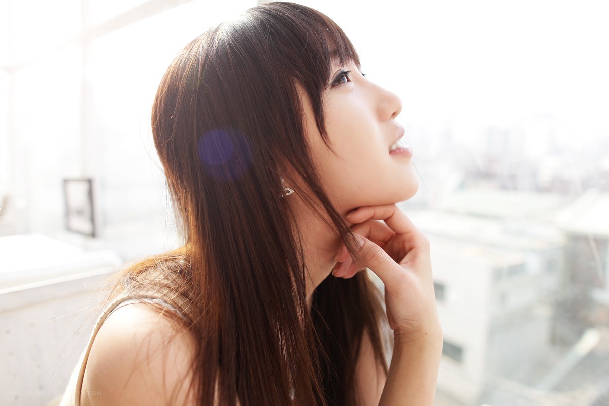 woman looking up at sunlight
