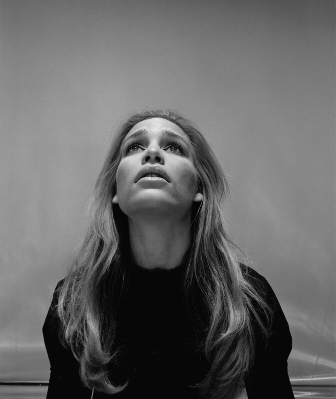 woman looking up in black and white