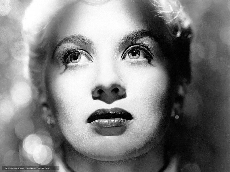 woman looking up in black and white