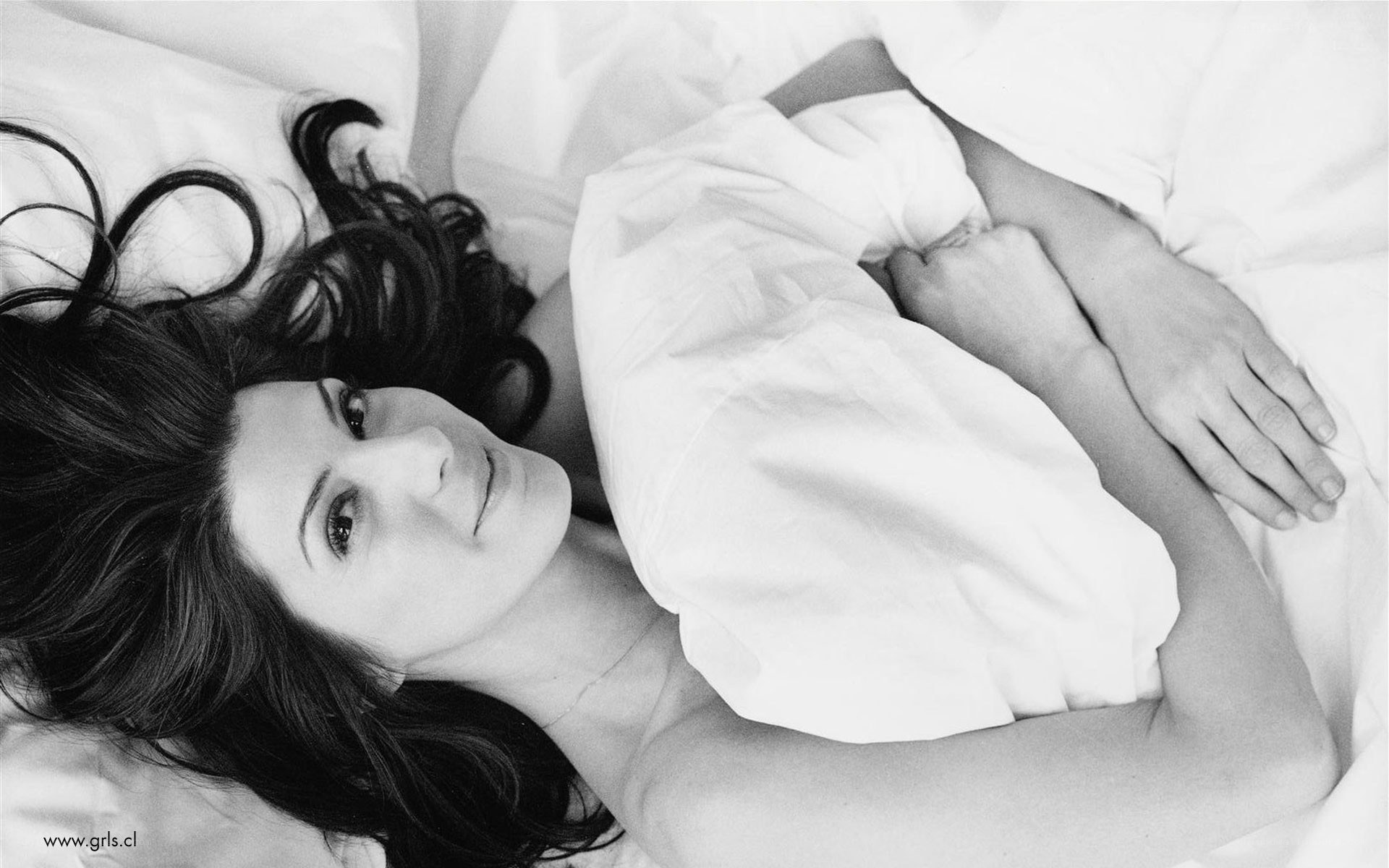 woman lying in bed