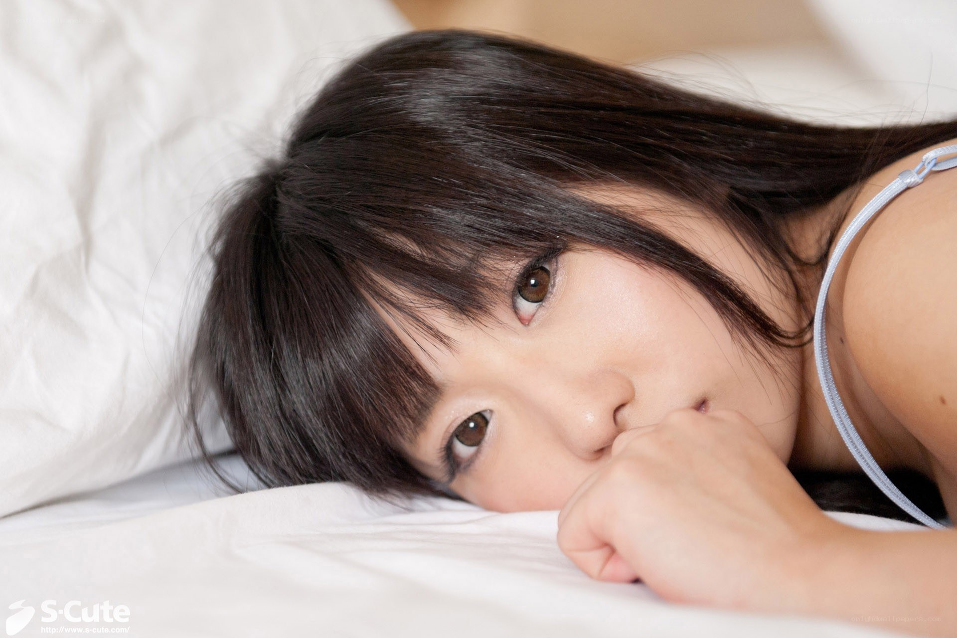 woman lying on bed