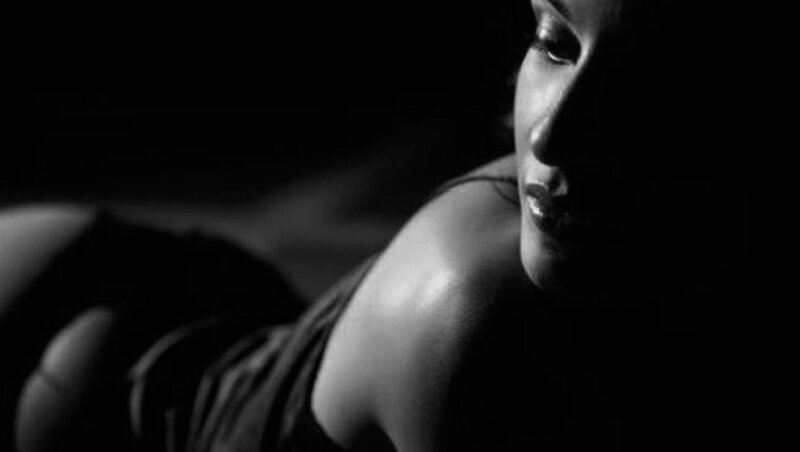 Woman Lying on Side — Black