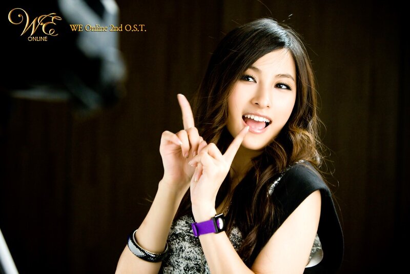 woman making a peace sign