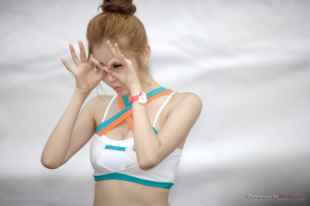 woman making eye gesture