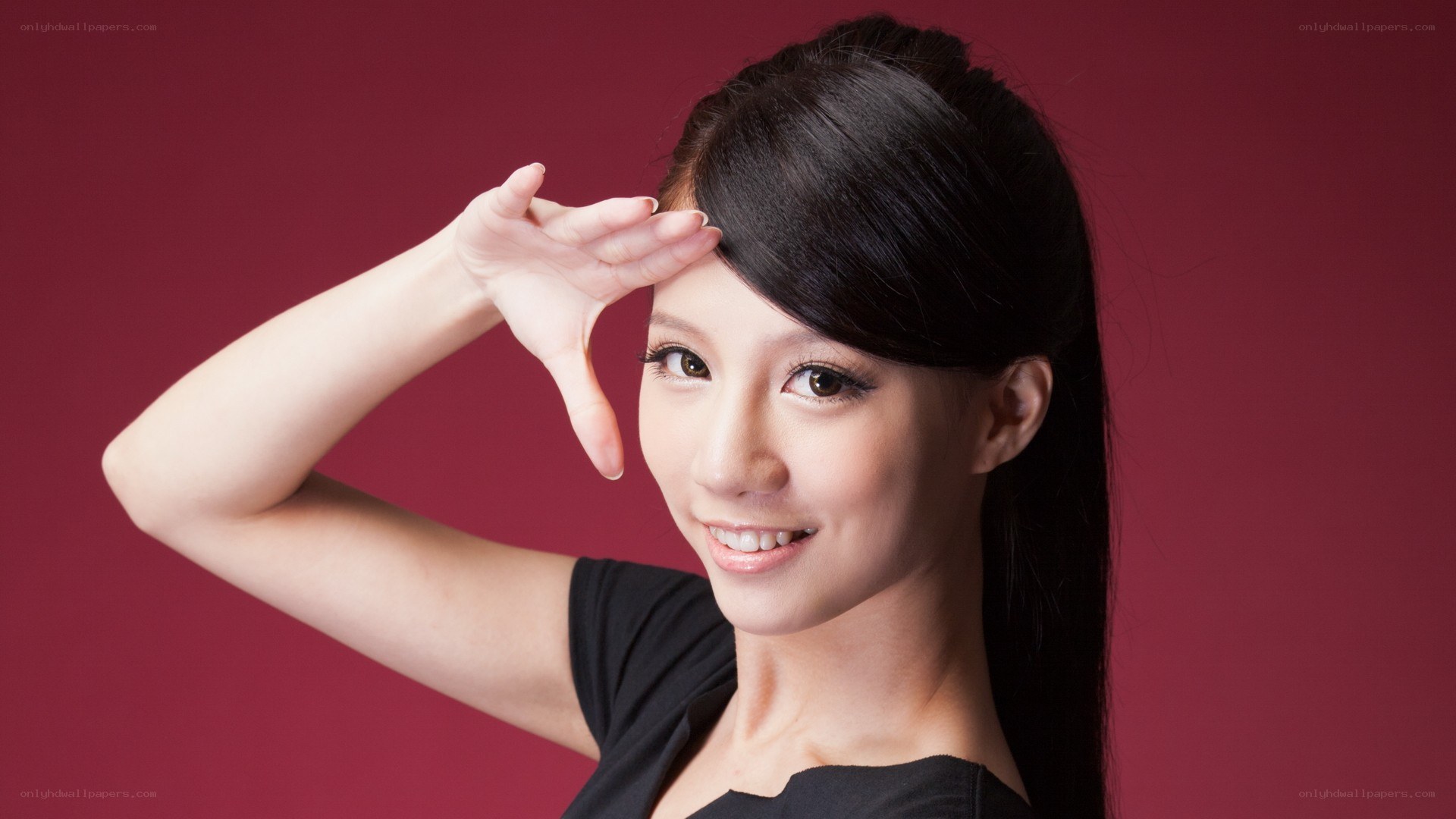 woman making hand frame gesture