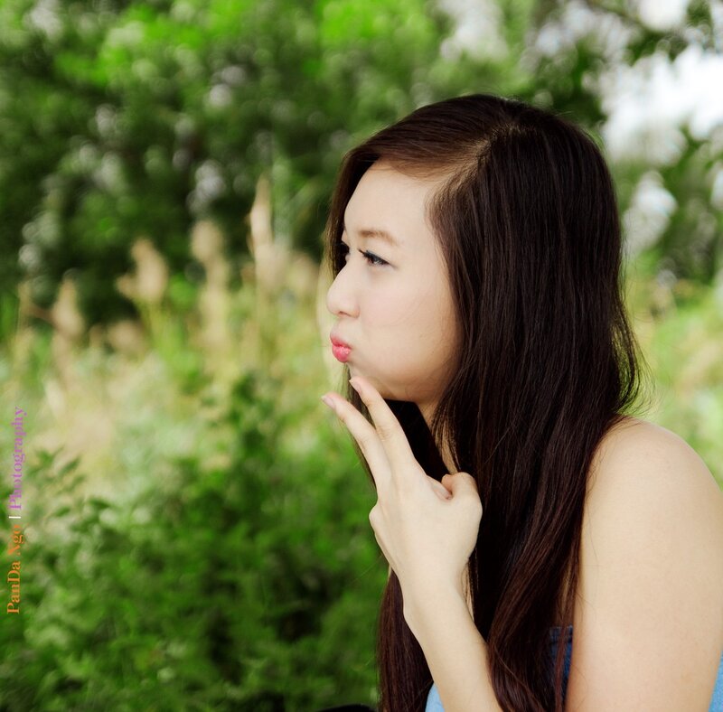Woman Making Kiss Face — Green