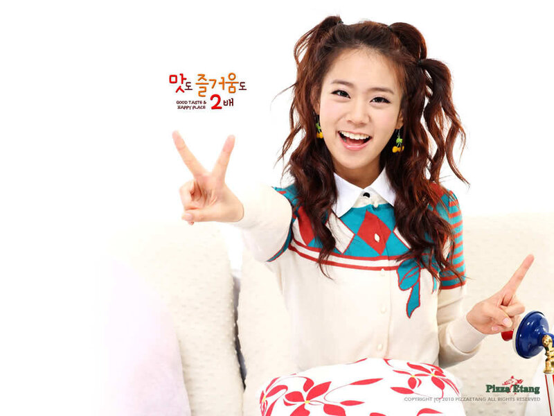 woman making peace sign
