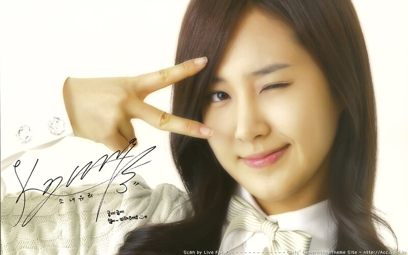 woman making peace sign