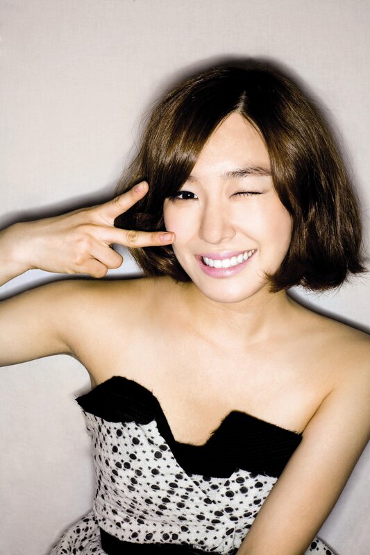 woman making peace sign