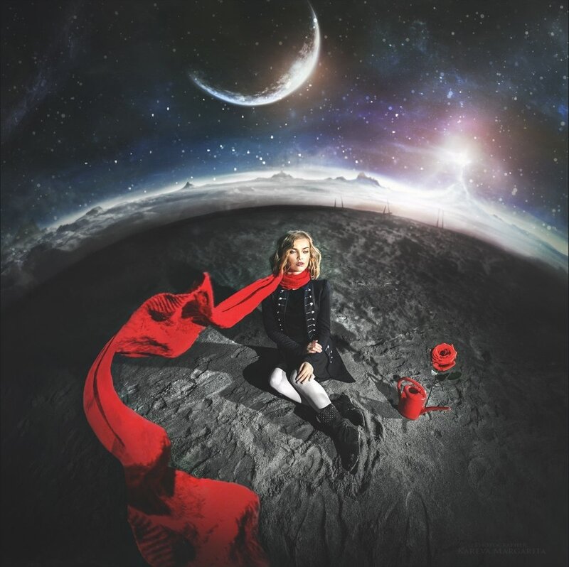 Woman on Alien Planet — Black