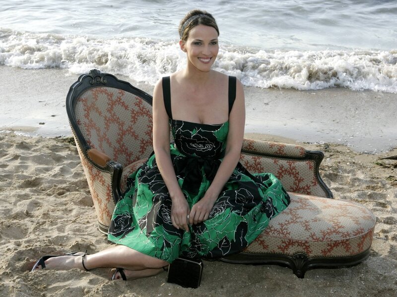 Woman on Beach Chair — Green