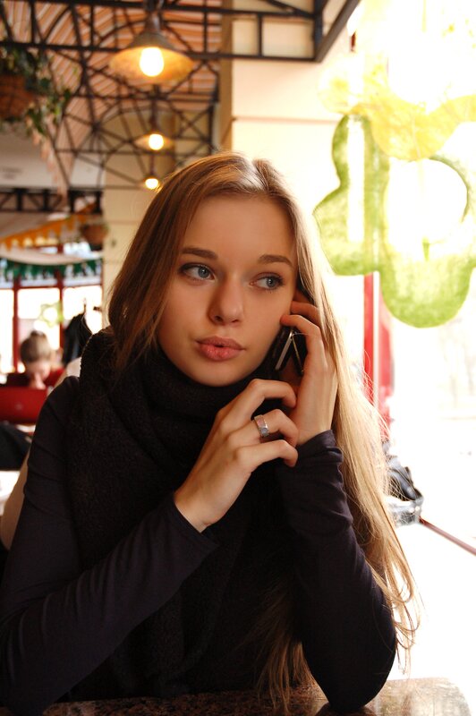woman on phone in cafe
