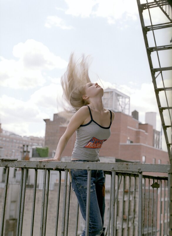 Woman on Rooftop — Gray, Dynamic