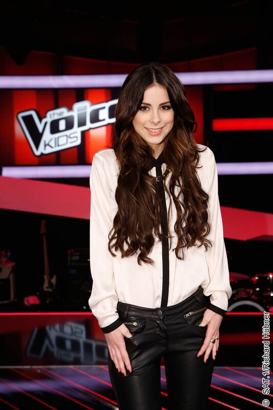 Woman on The Voice Kids set