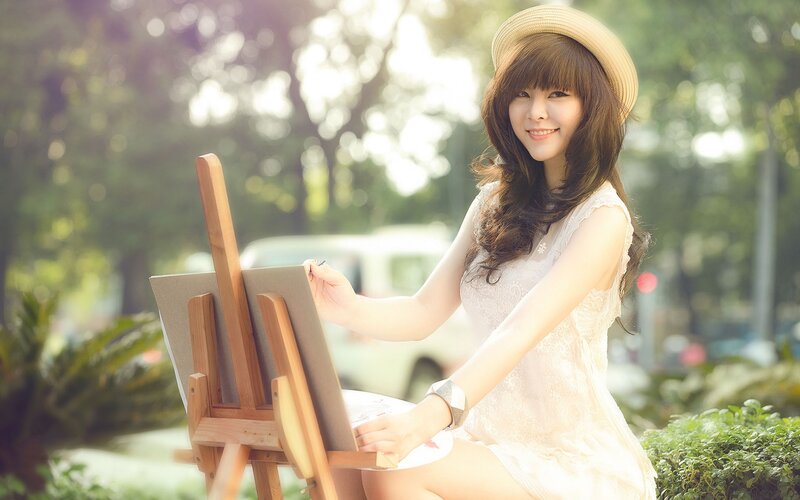 woman painting outdoors