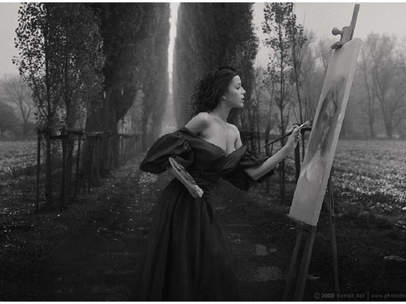 Woman Painting Outdoors — Black