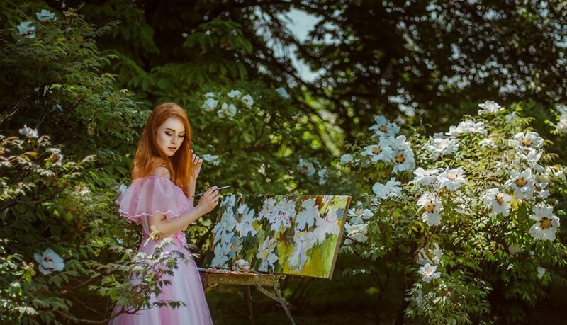 Woman Painting Outdoors — Pink