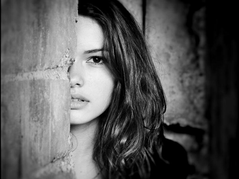 Woman Peeking from Wall — Black