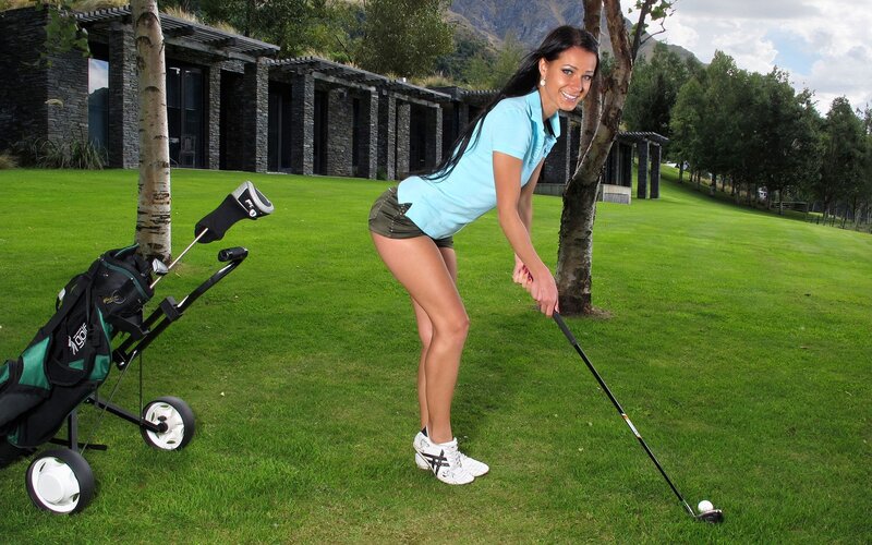 Woman Playing Golf — Green, Outdoor