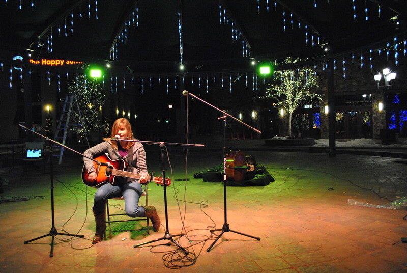 Woman Playing Guitar — Green