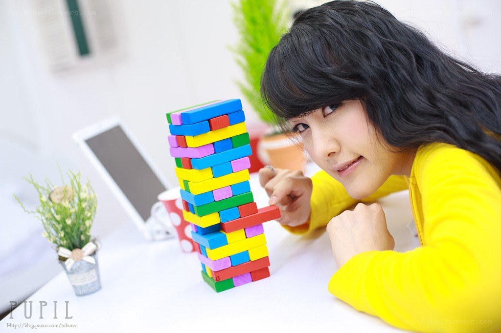 woman playing jenga game