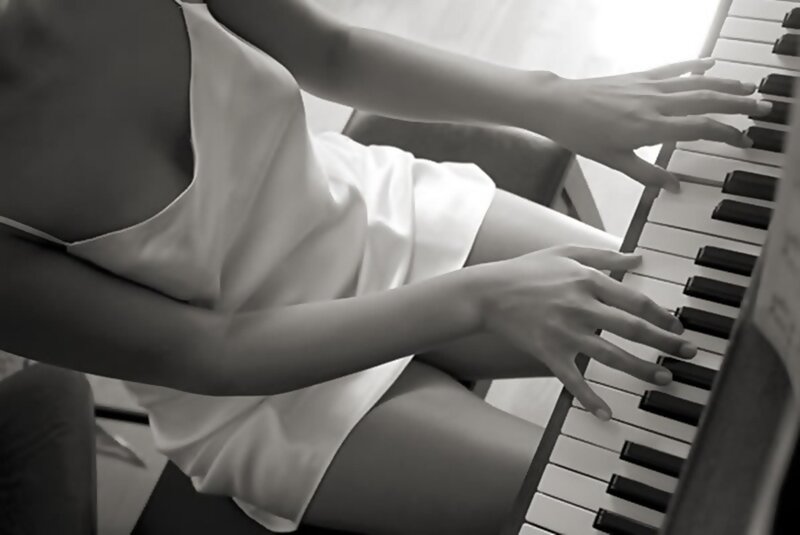 Woman Playing Piano — Black