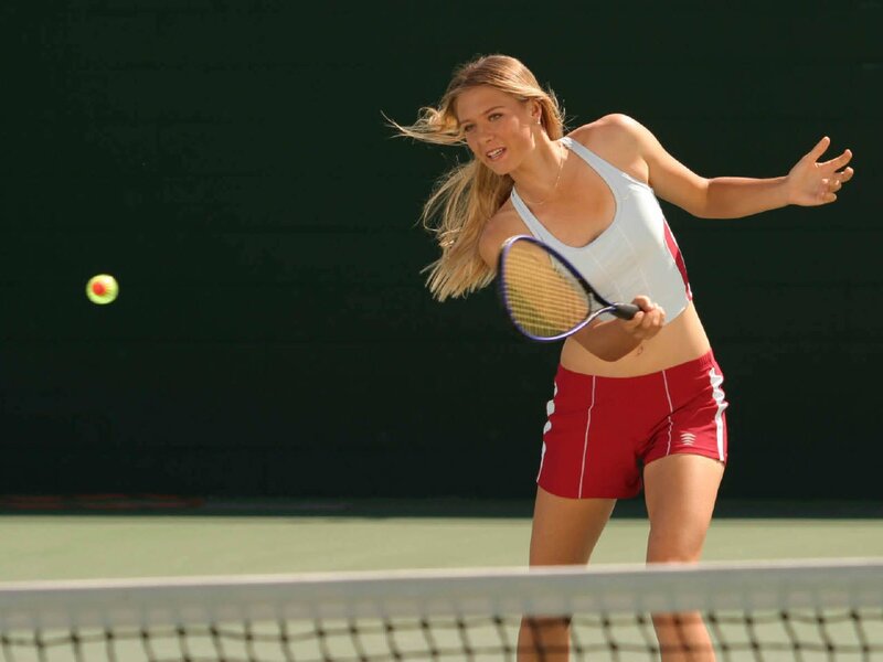 woman playing tennis