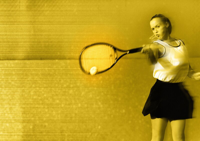 woman playing tennis