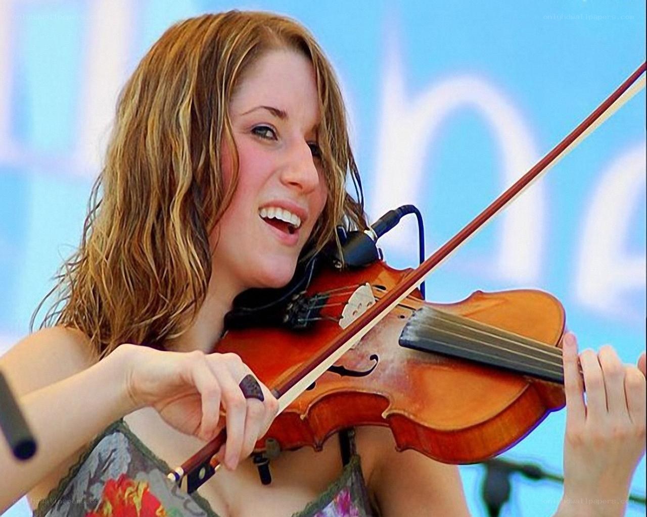 woman playing violin